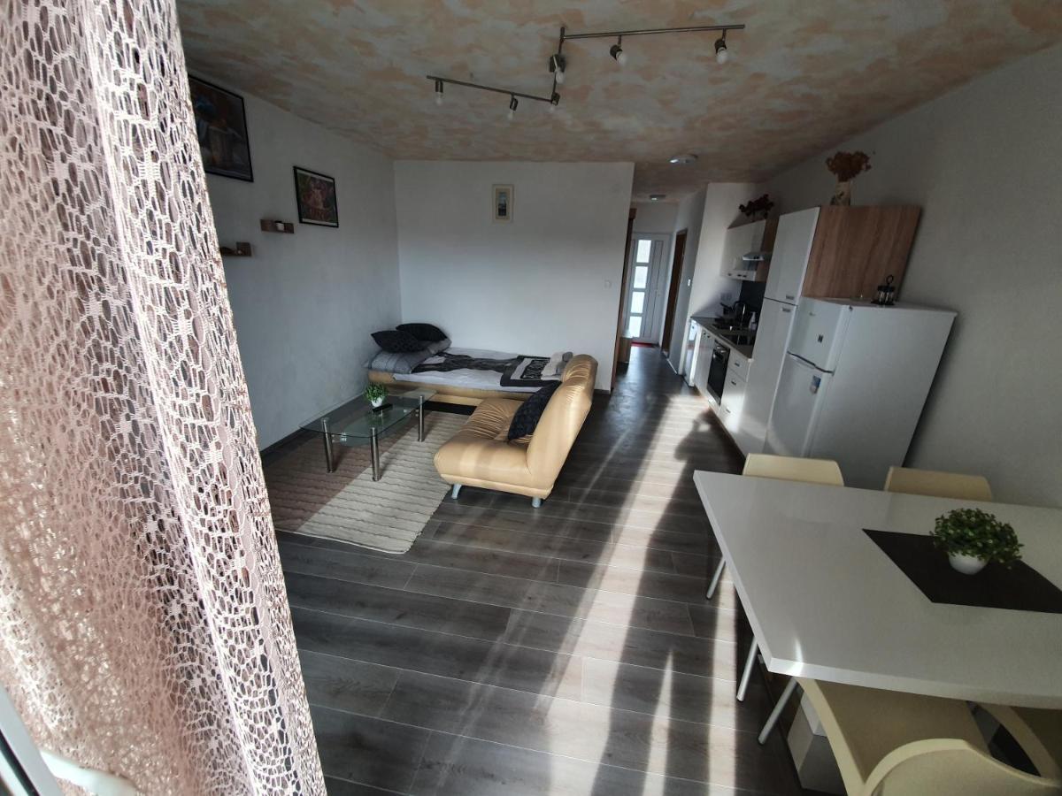 6 M, 50 M Do Plaze Apartment Barbat na Rabu Exterior photo