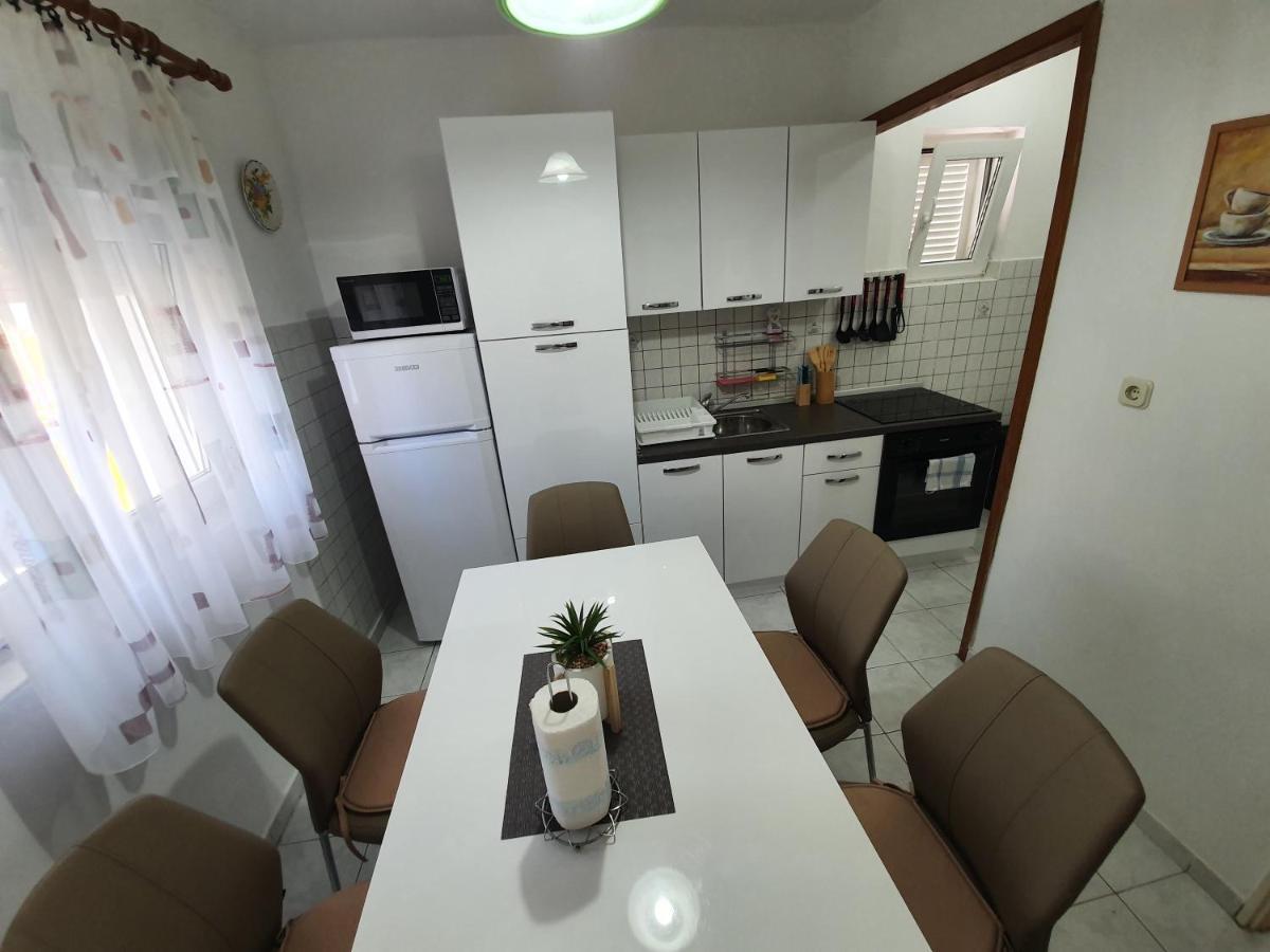 6 M, 50 M Do Plaze Apartment Barbat na Rabu Exterior photo