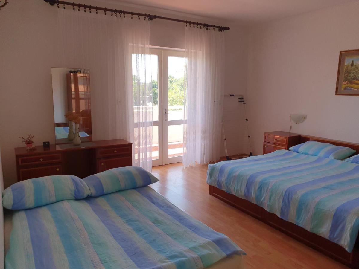 6 M, 50 M Do Plaze Apartment Barbat na Rabu Exterior photo