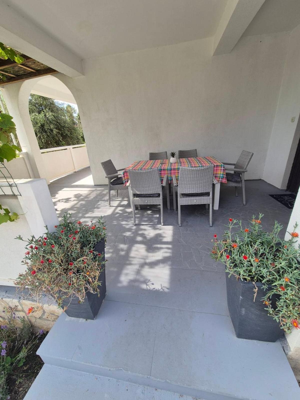 6 M, 50 M Do Plaze Apartment Barbat na Rabu Exterior photo