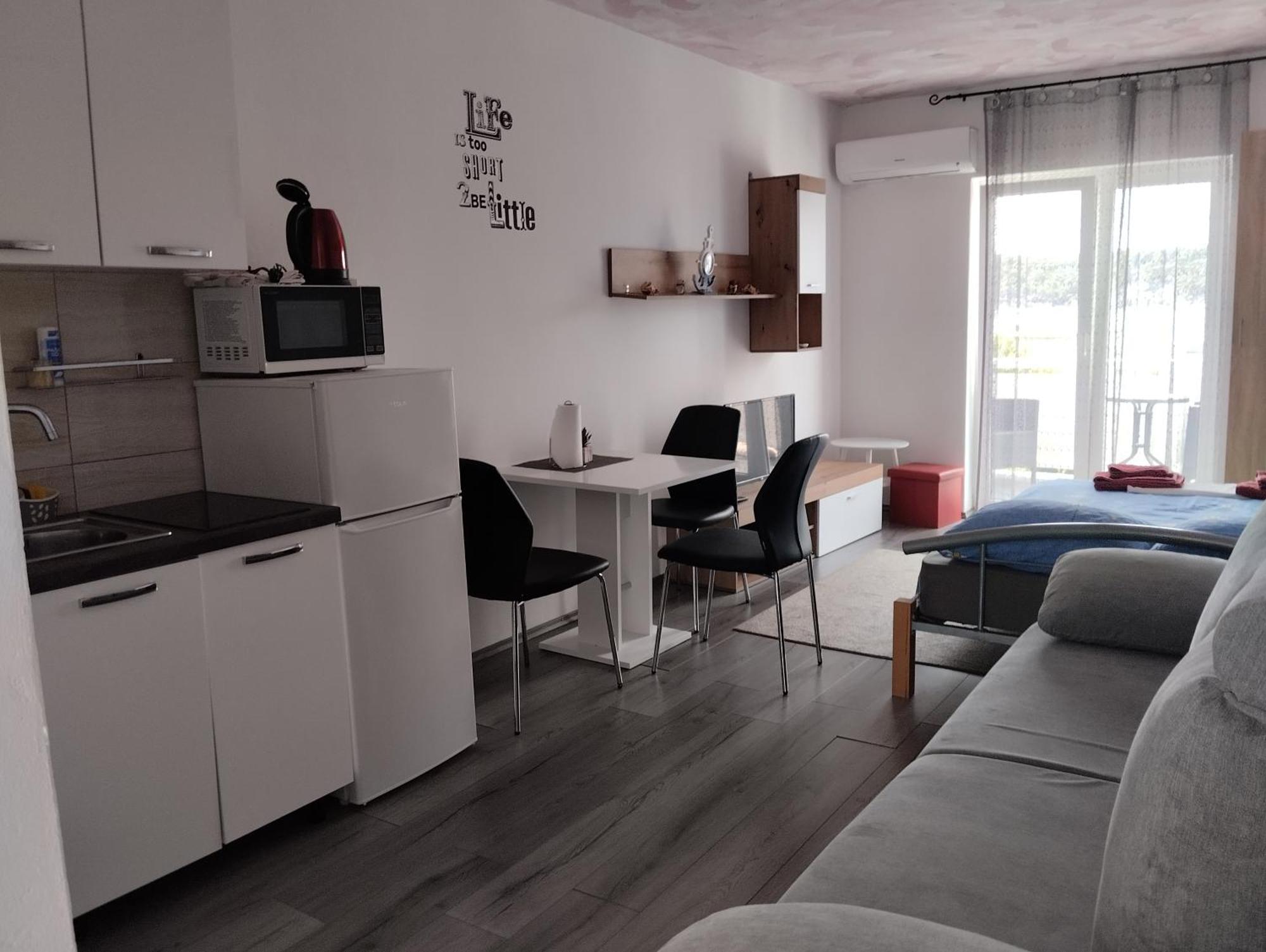 6 M, 50 M Do Plaze Apartment Barbat na Rabu Exterior photo