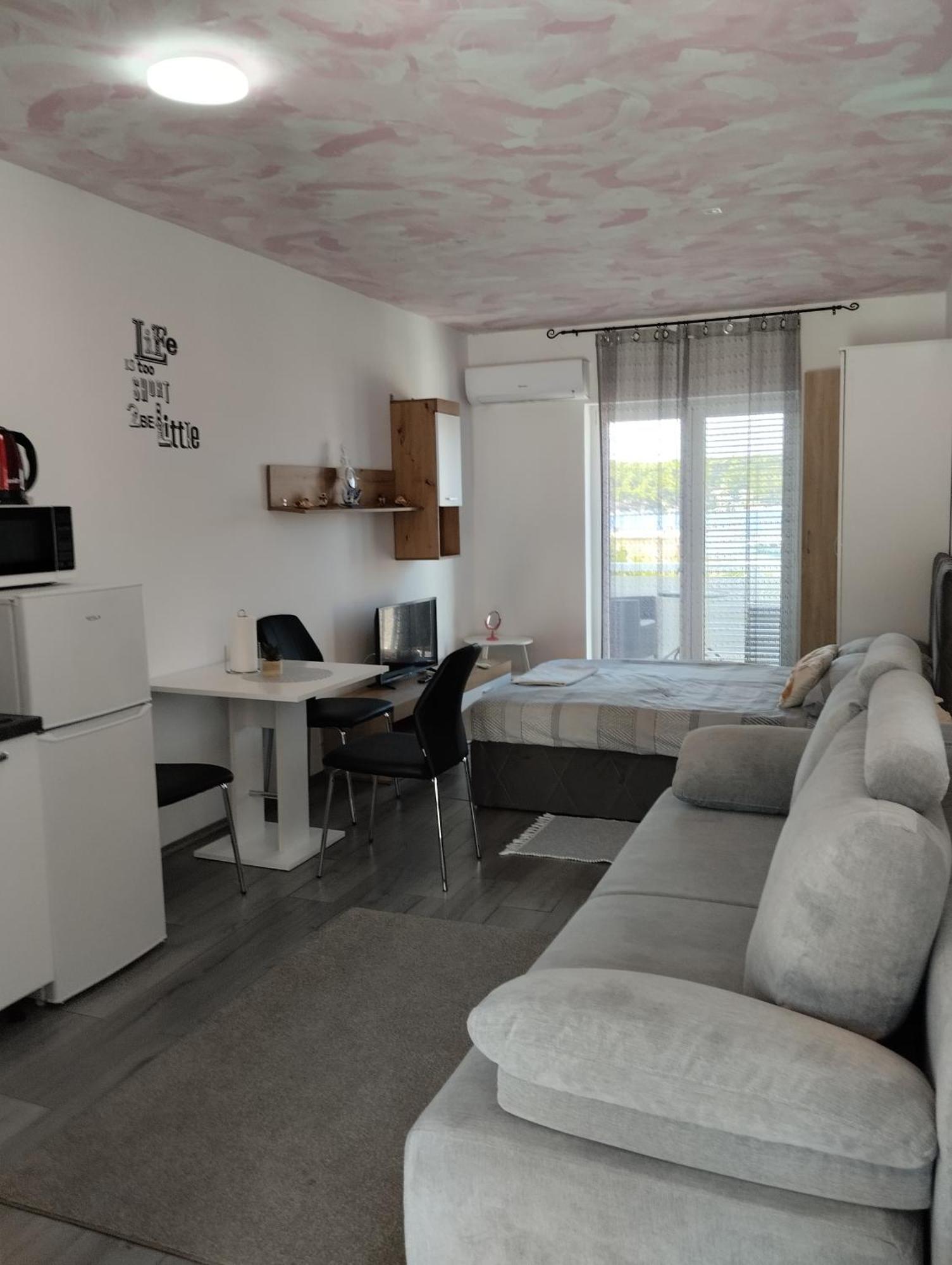 6 M, 50 M Do Plaze Apartment Barbat na Rabu Exterior photo